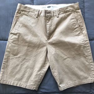 Men’s Old Navy khaki shorts